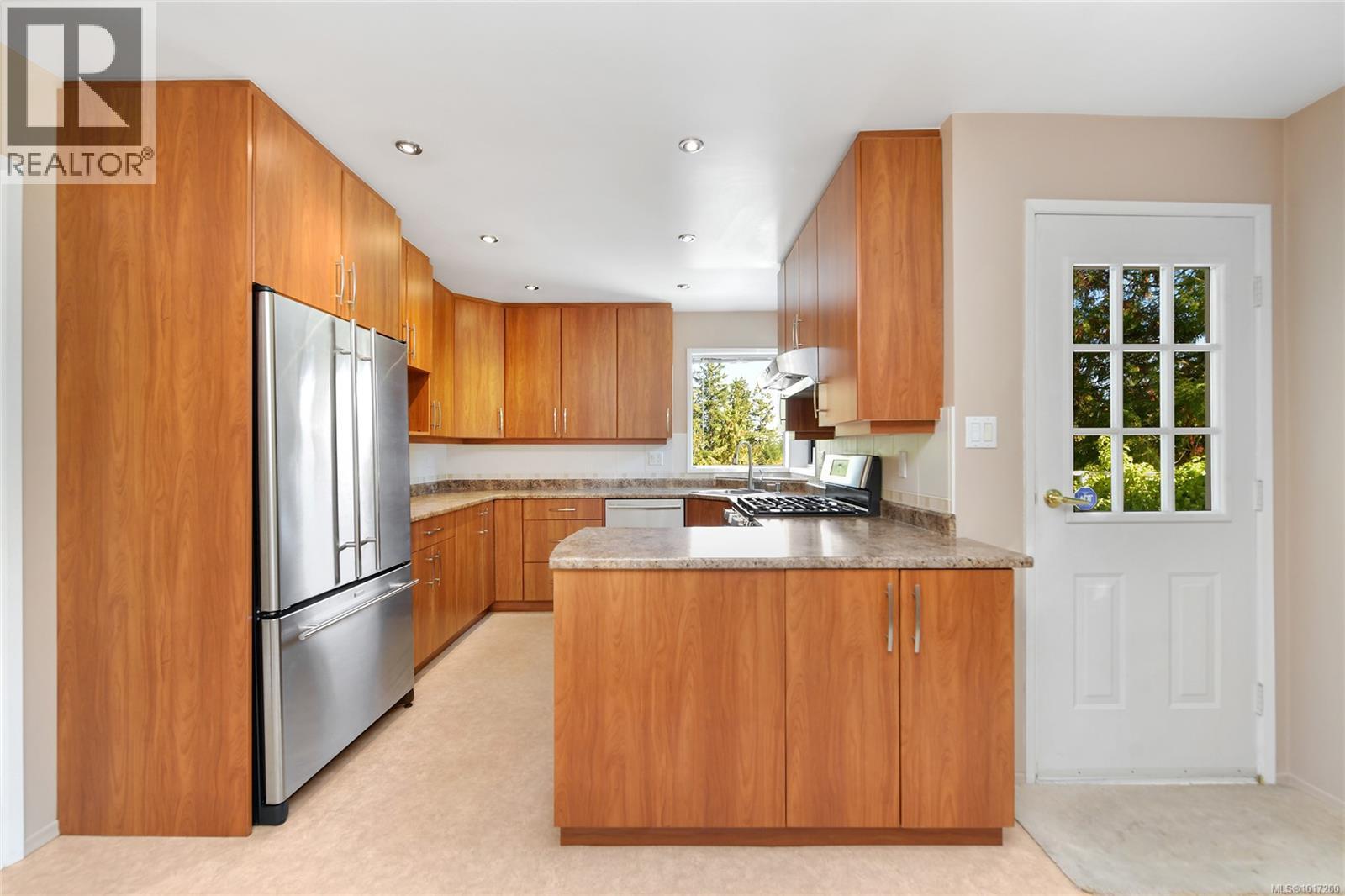  1470 Honeysuckle Place, North Saanich