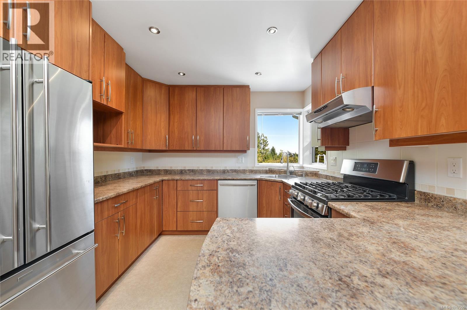  1470 Honeysuckle Place, North Saanich