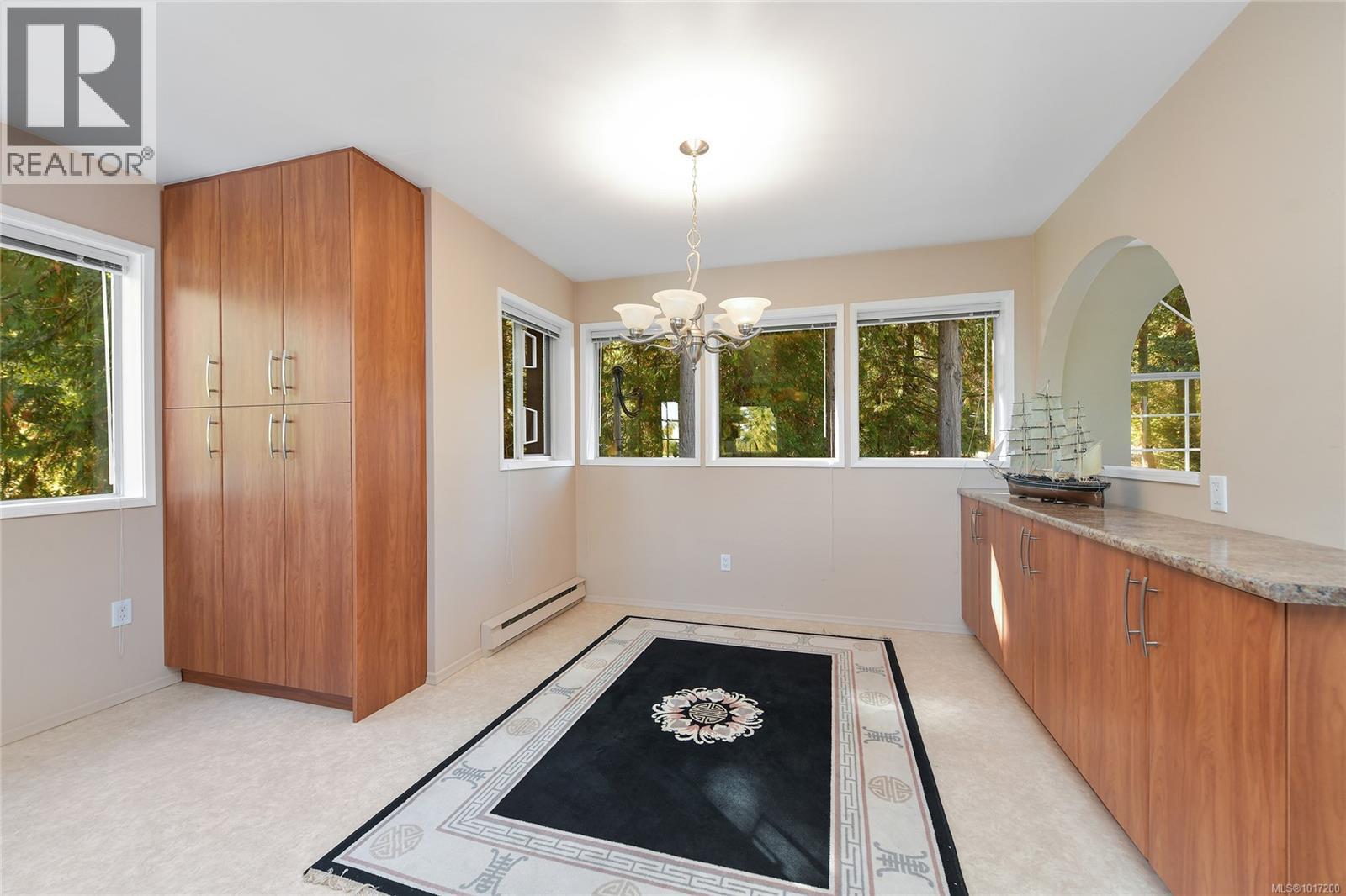  1470 Honeysuckle Place, North Saanich