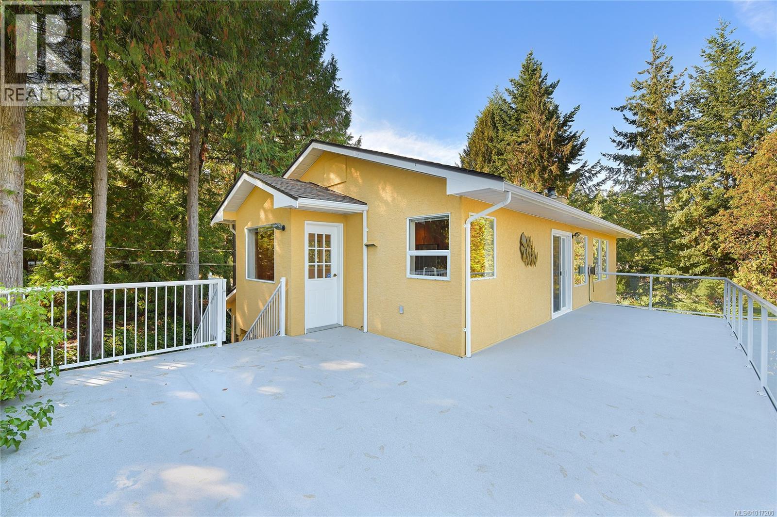  1470 Honeysuckle Place, North Saanich
