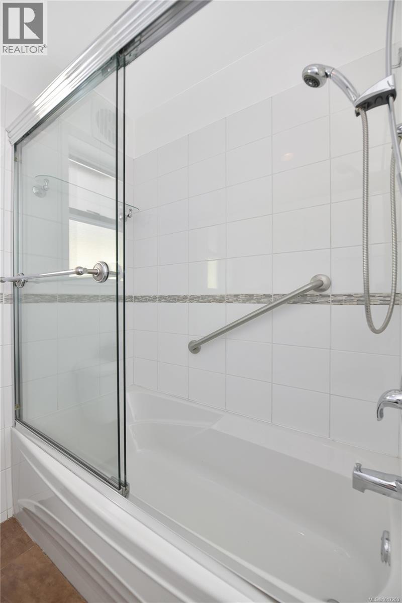  1470 Honeysuckle Place, North Saanich