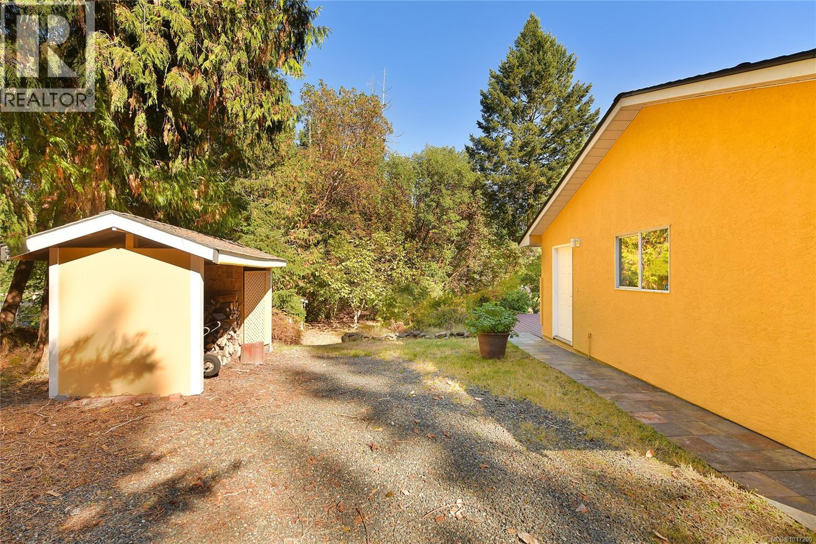  1470 Honeysuckle Place, North Saanich