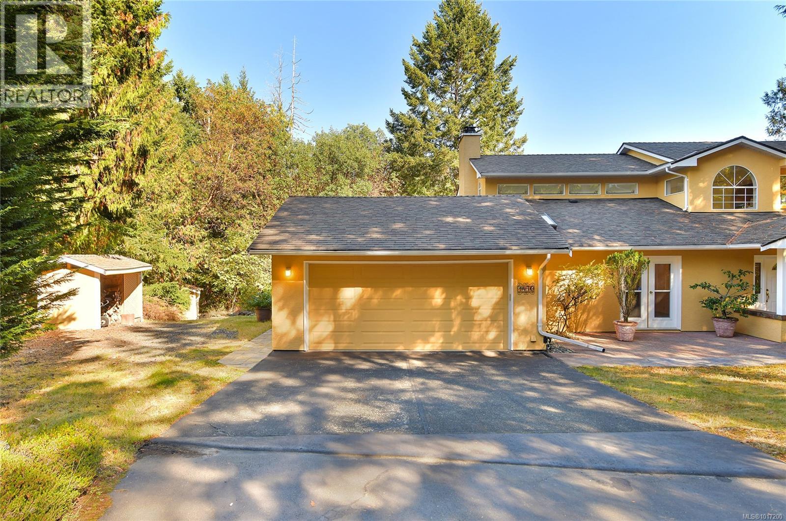  1470 Honeysuckle Place, North Saanich