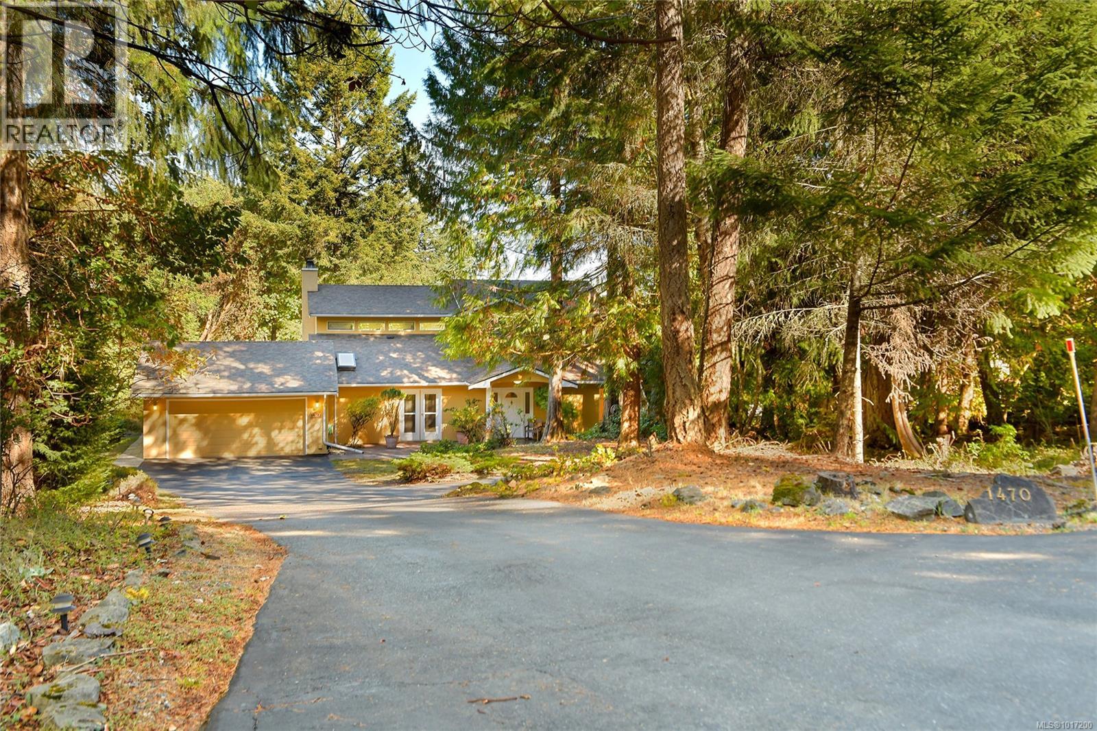 1470 Honeysuckle Place, North Saanich