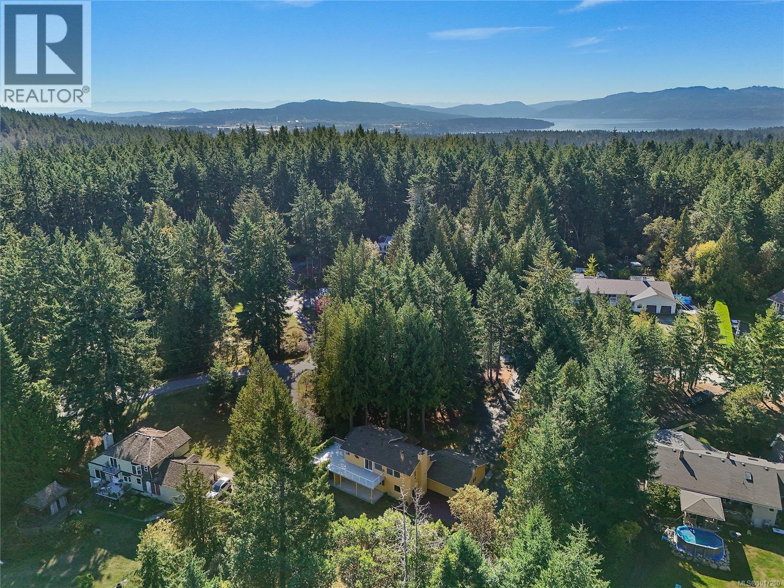  1470 Honeysuckle Place, North Saanich