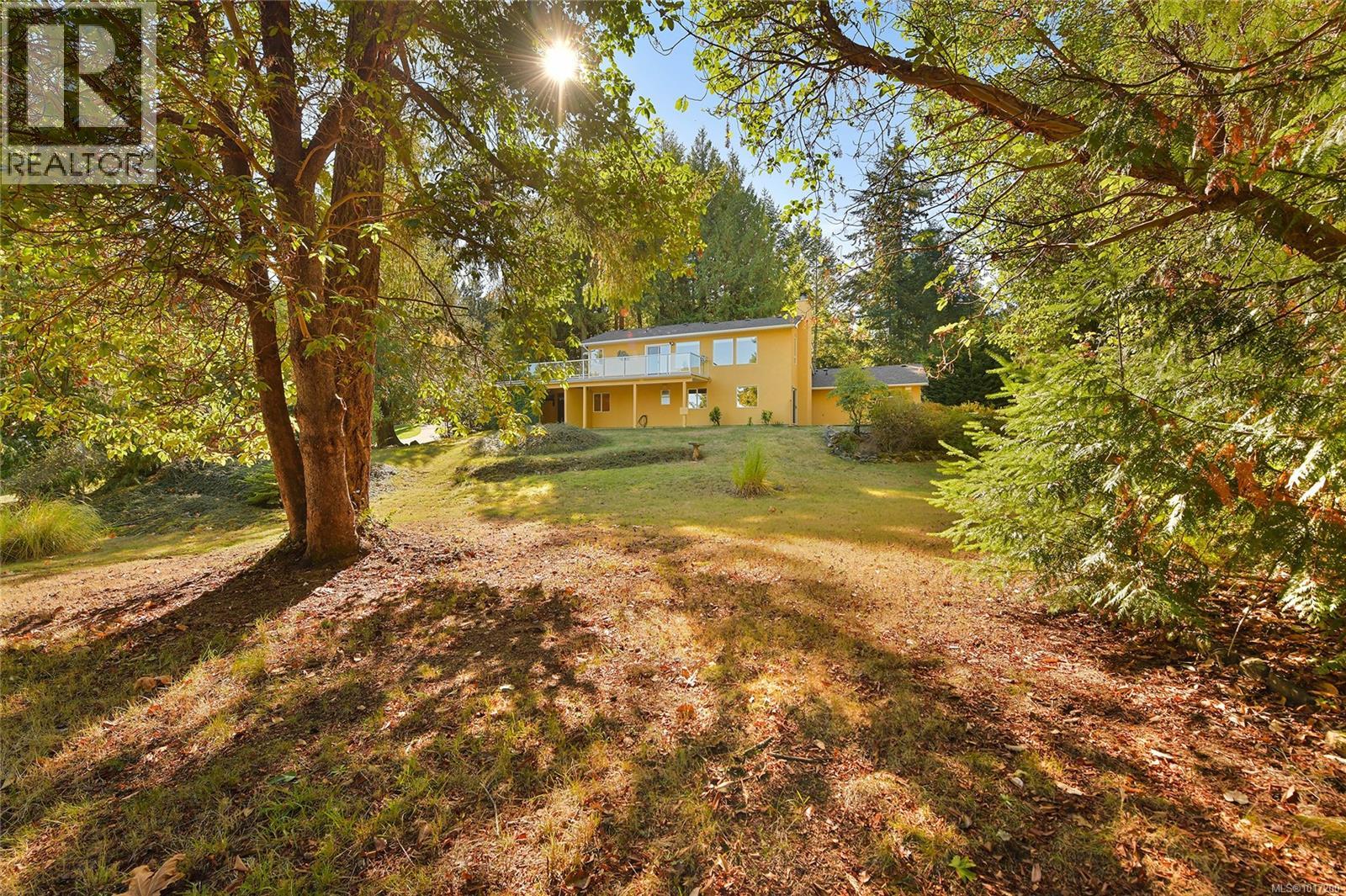  1470 Honeysuckle Place, North Saanich