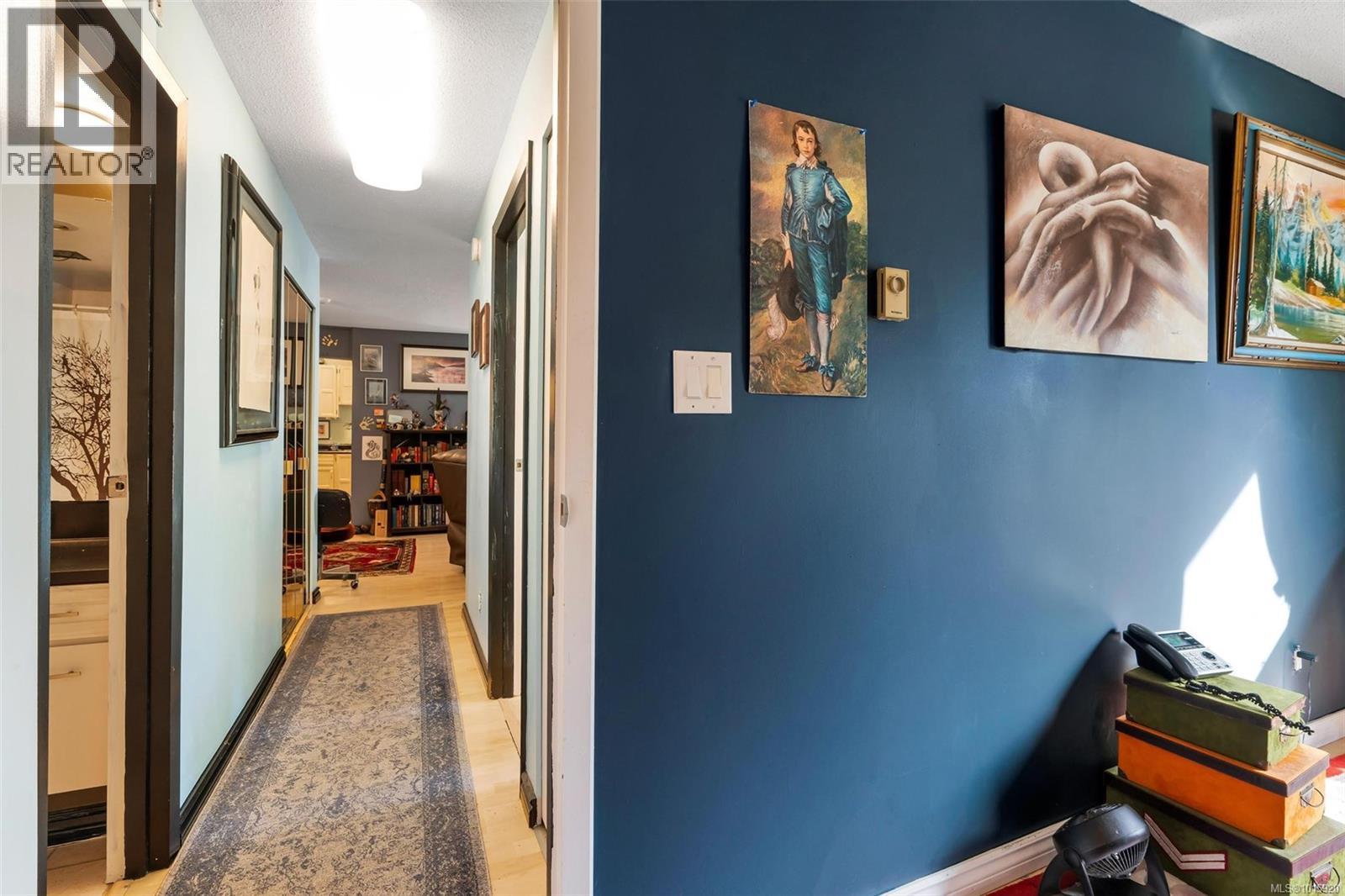 206 1725 Cedar Hill Cross Road, Saanich