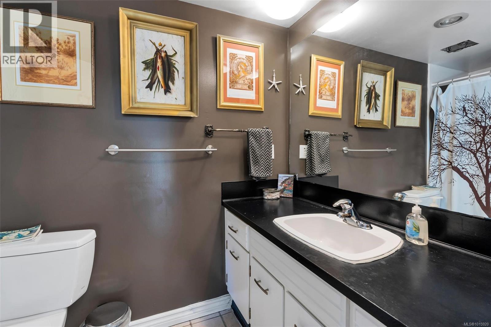 206 1725 Cedar Hill Cross Road, Saanich