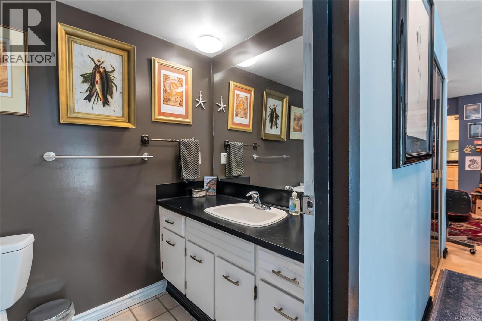 206 1725 Cedar Hill Cross Road, Saanich