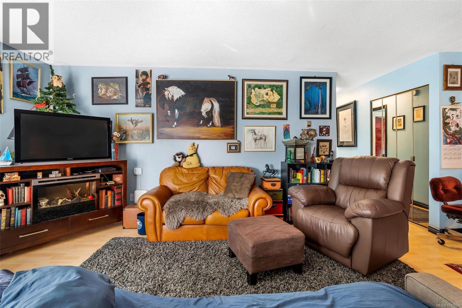 206 1725 Cedar Hill Cross Road, Saanich