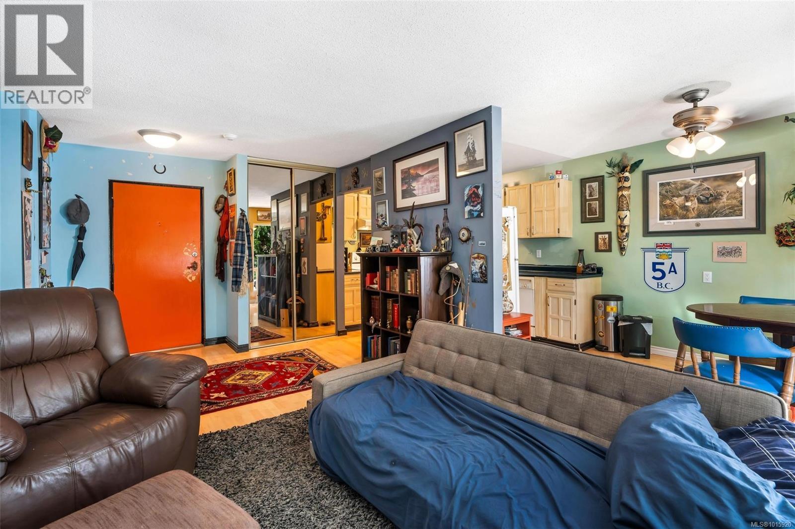 206 1725 Cedar Hill Cross Road, Saanich