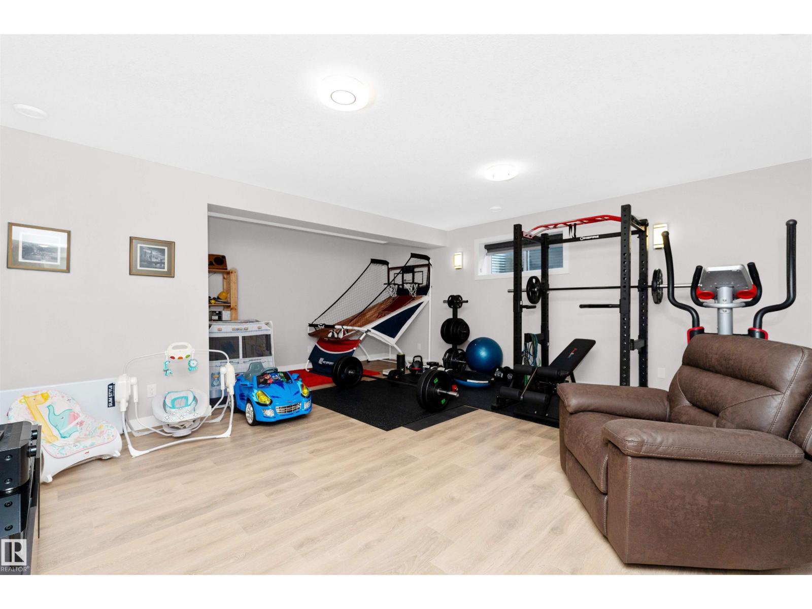 7404 MAY CM NW, Edmonton