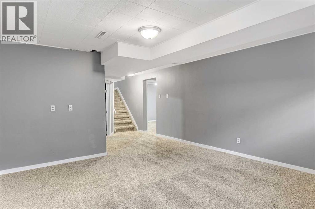 Single Family House Bungalow for Sale in   Avenue Mountview Grande Prairie 