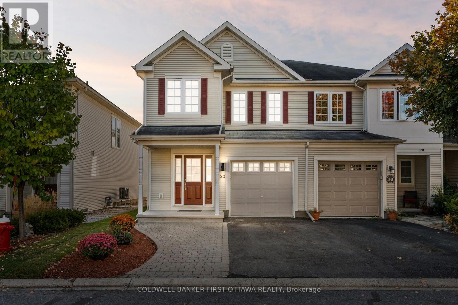 Welcome home to 20 Fieldberry Pvt in Stonebridge!