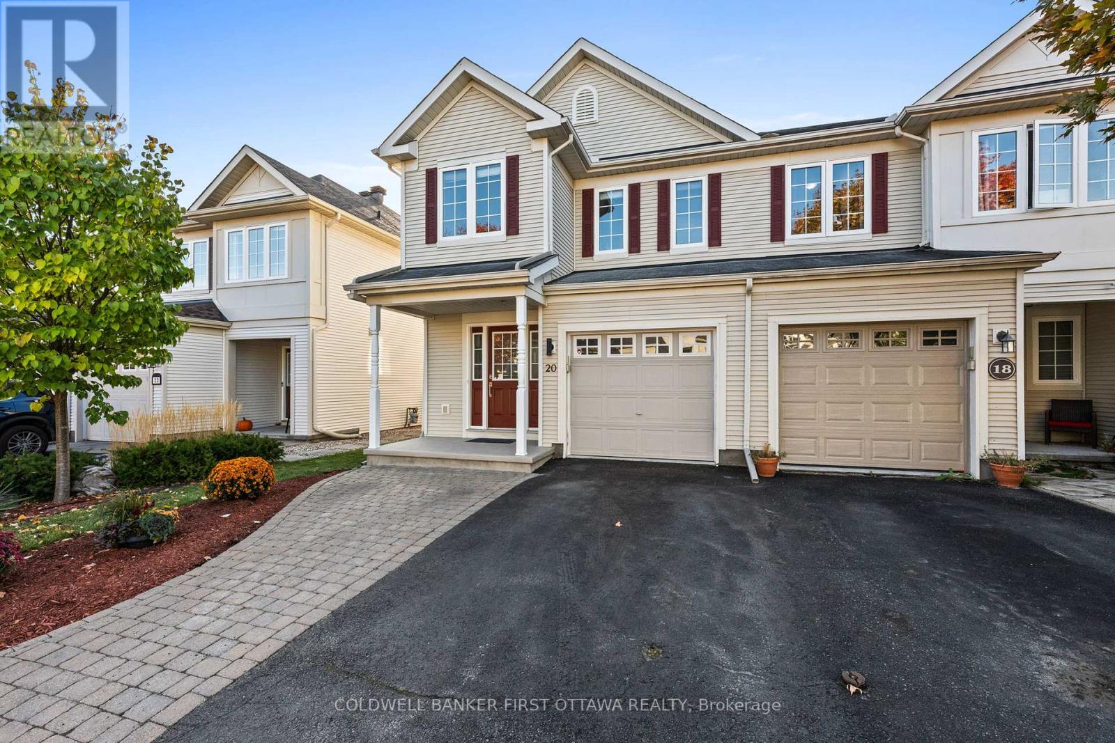 3 bdrm 2.5 bath. Softscaped w Interlocked front!