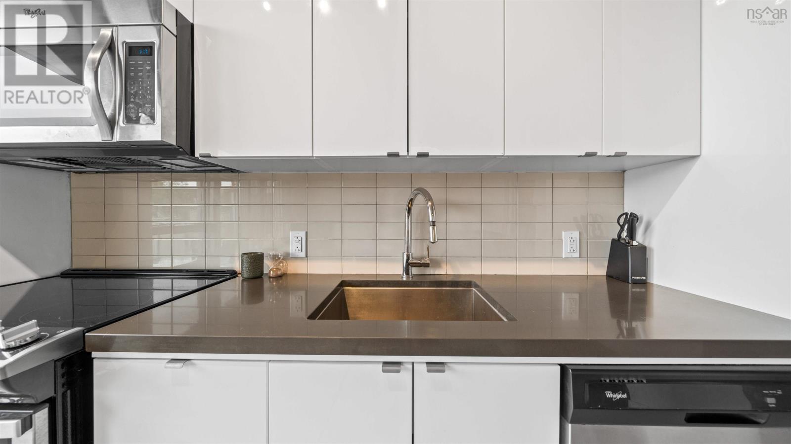 Property 16 of 31 of 406 1065 Barrington Street