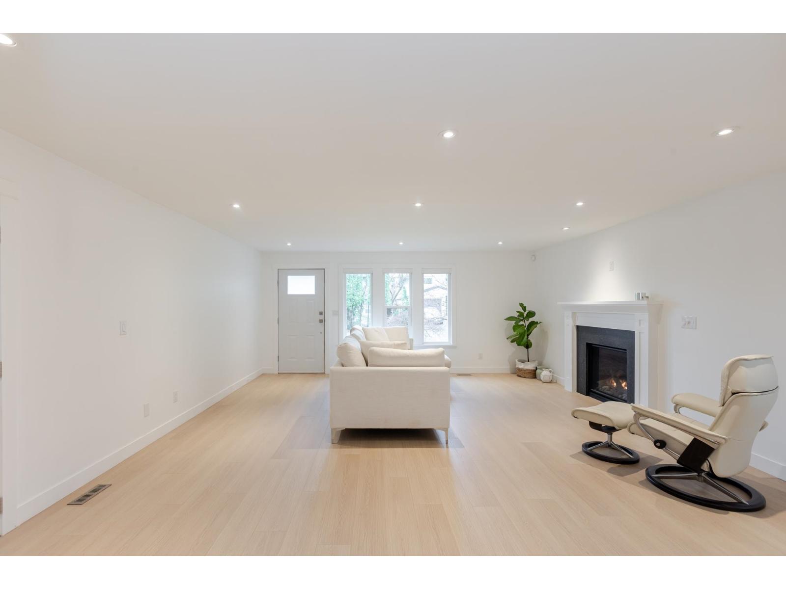 2389 WAKEFIELD DRIVE, Langley