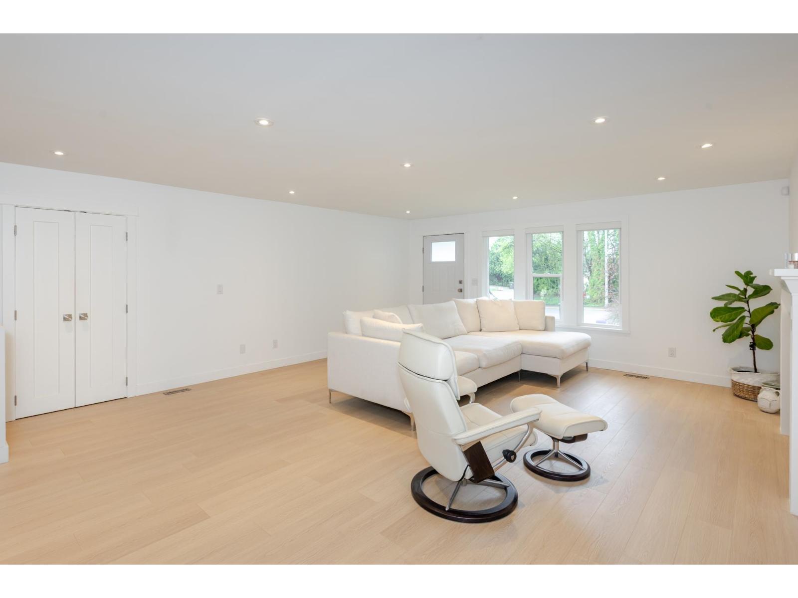 2389 WAKEFIELD DRIVE, Langley