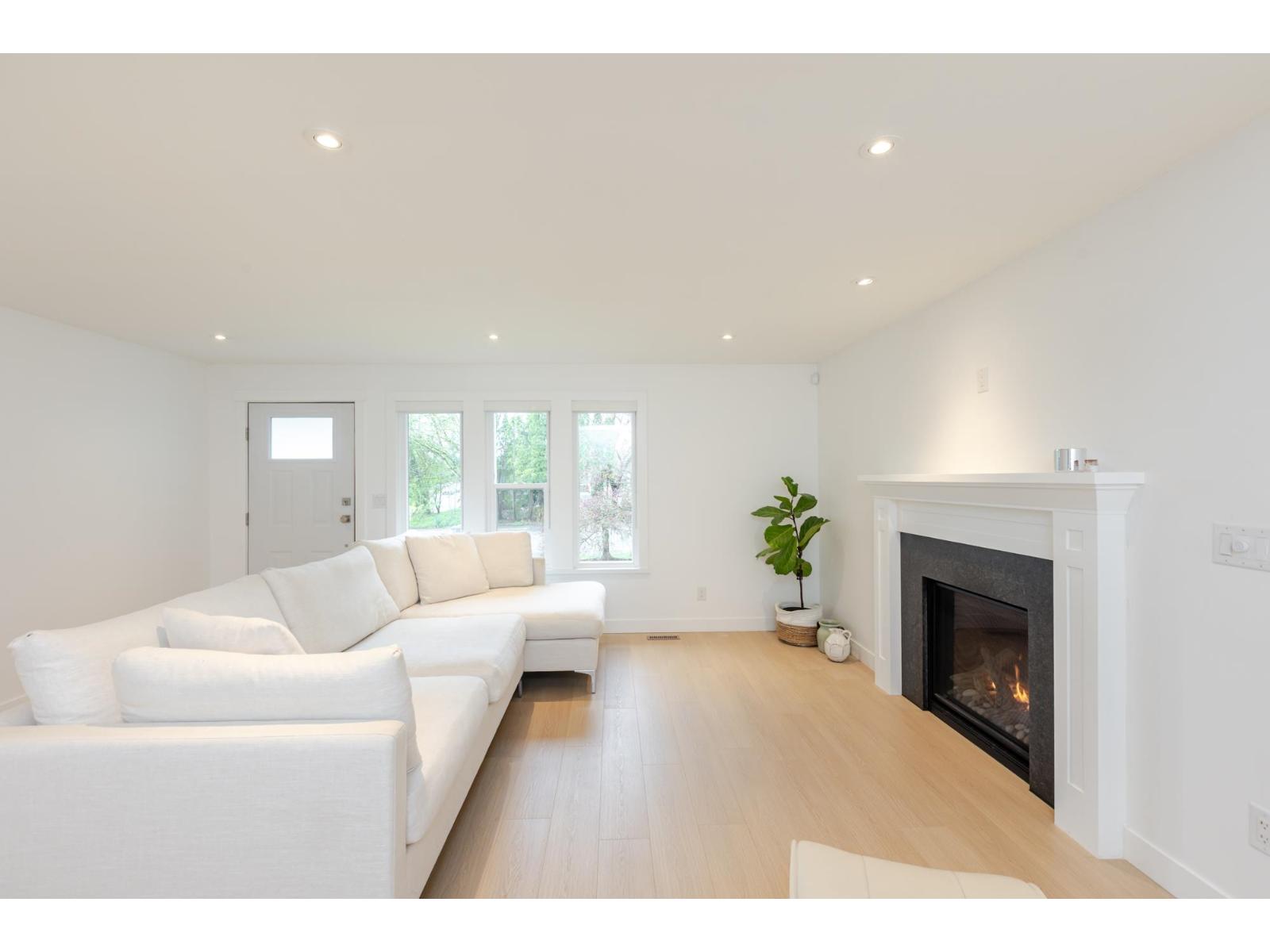 2389 WAKEFIELD DRIVE, Langley