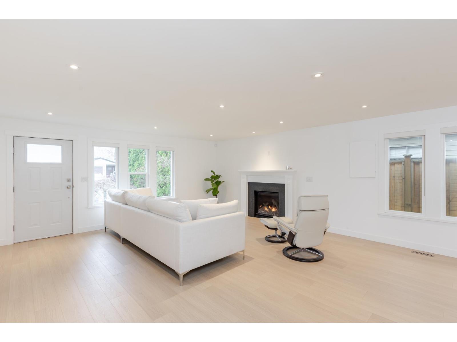 2389 WAKEFIELD DRIVE, Langley