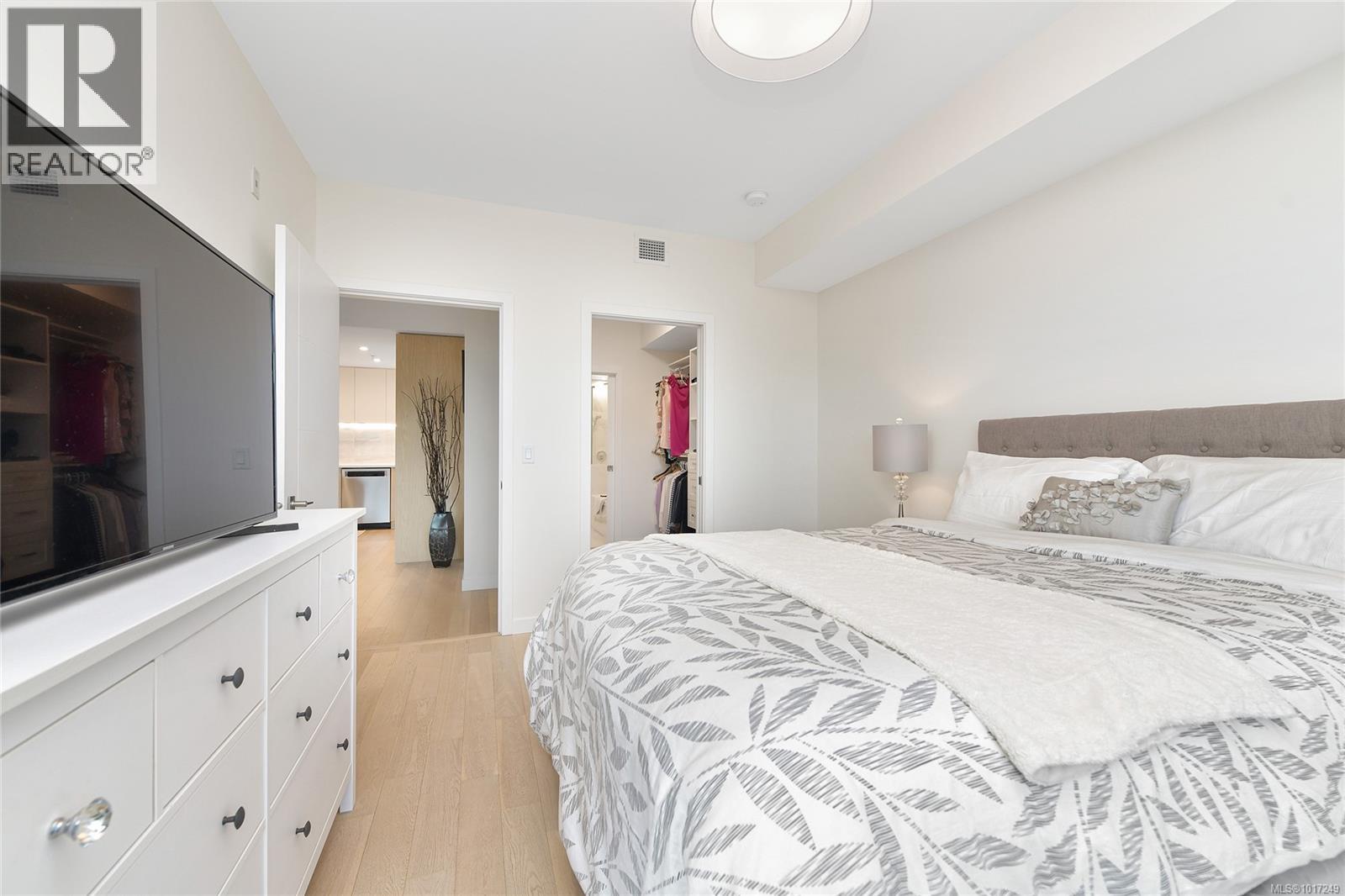 302 5118 Cordova Bay Road, Saanich