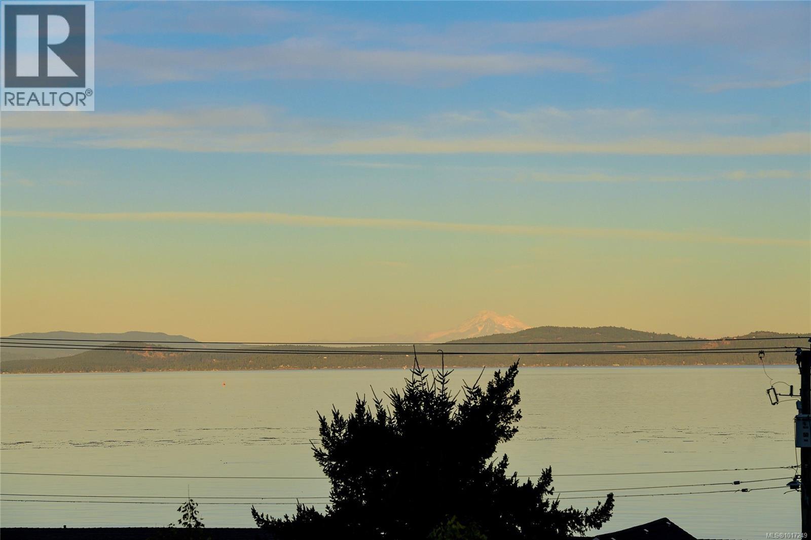 302 5118 Cordova Bay Road, Saanich