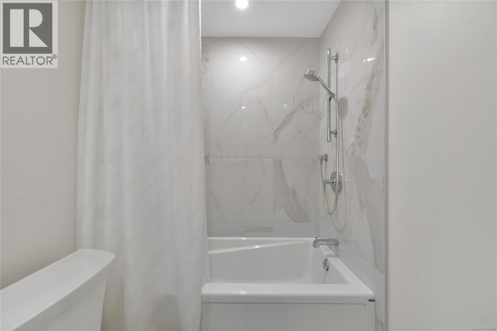 302 5118 Cordova Bay Road, Saanich