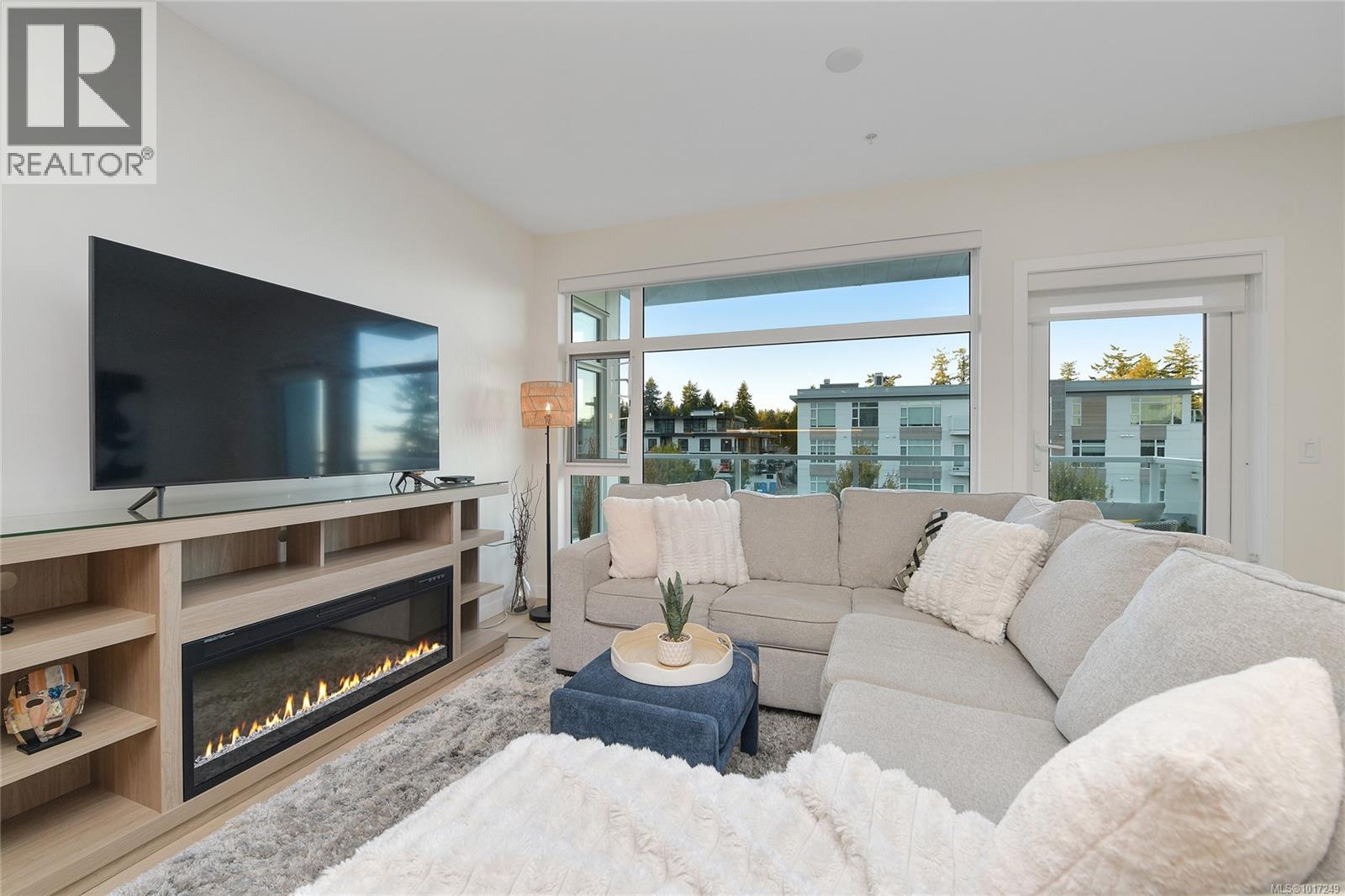 302 5118 Cordova Bay Road, Saanich