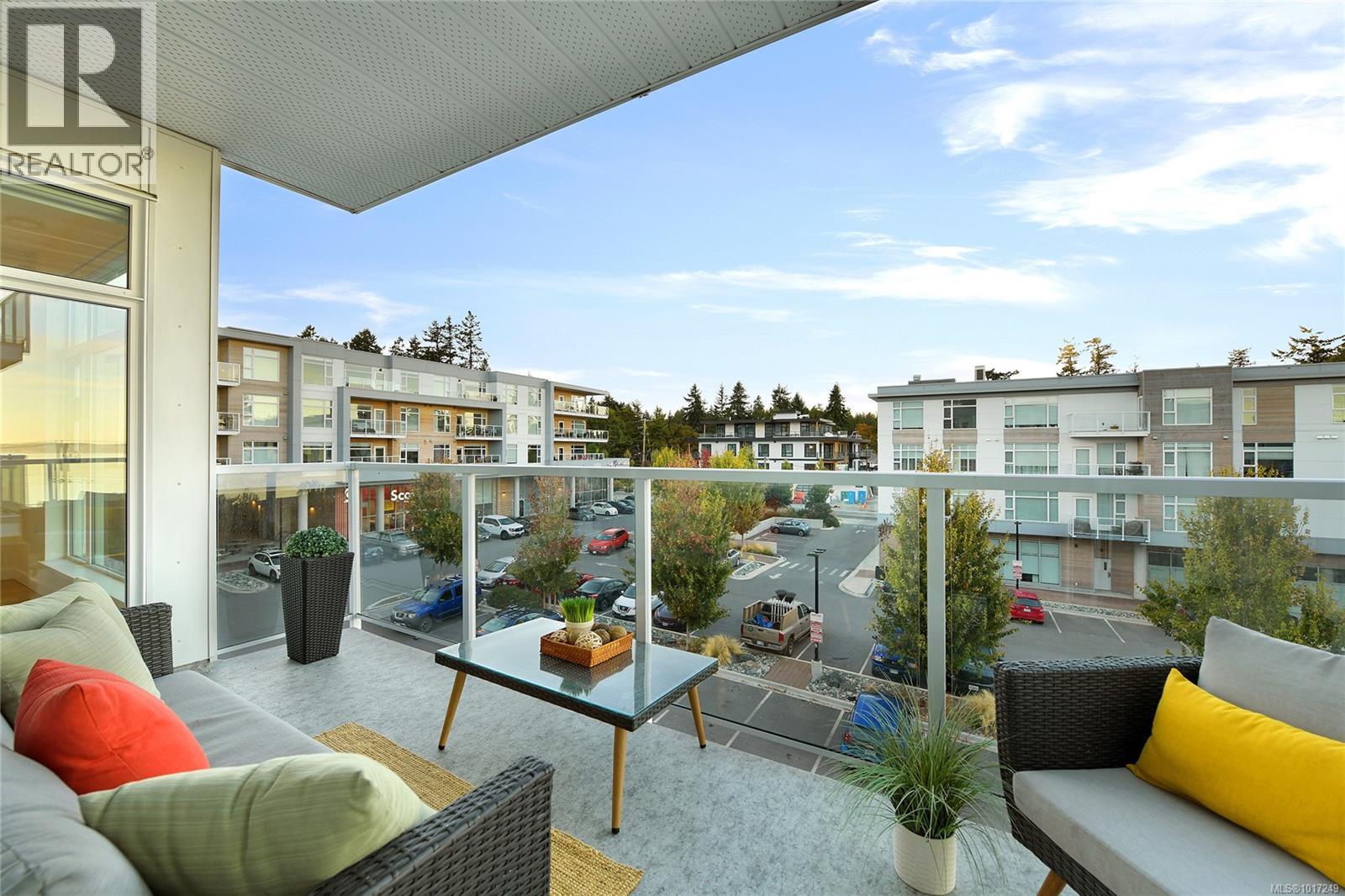 302 5118 Cordova Bay Road, Saanich