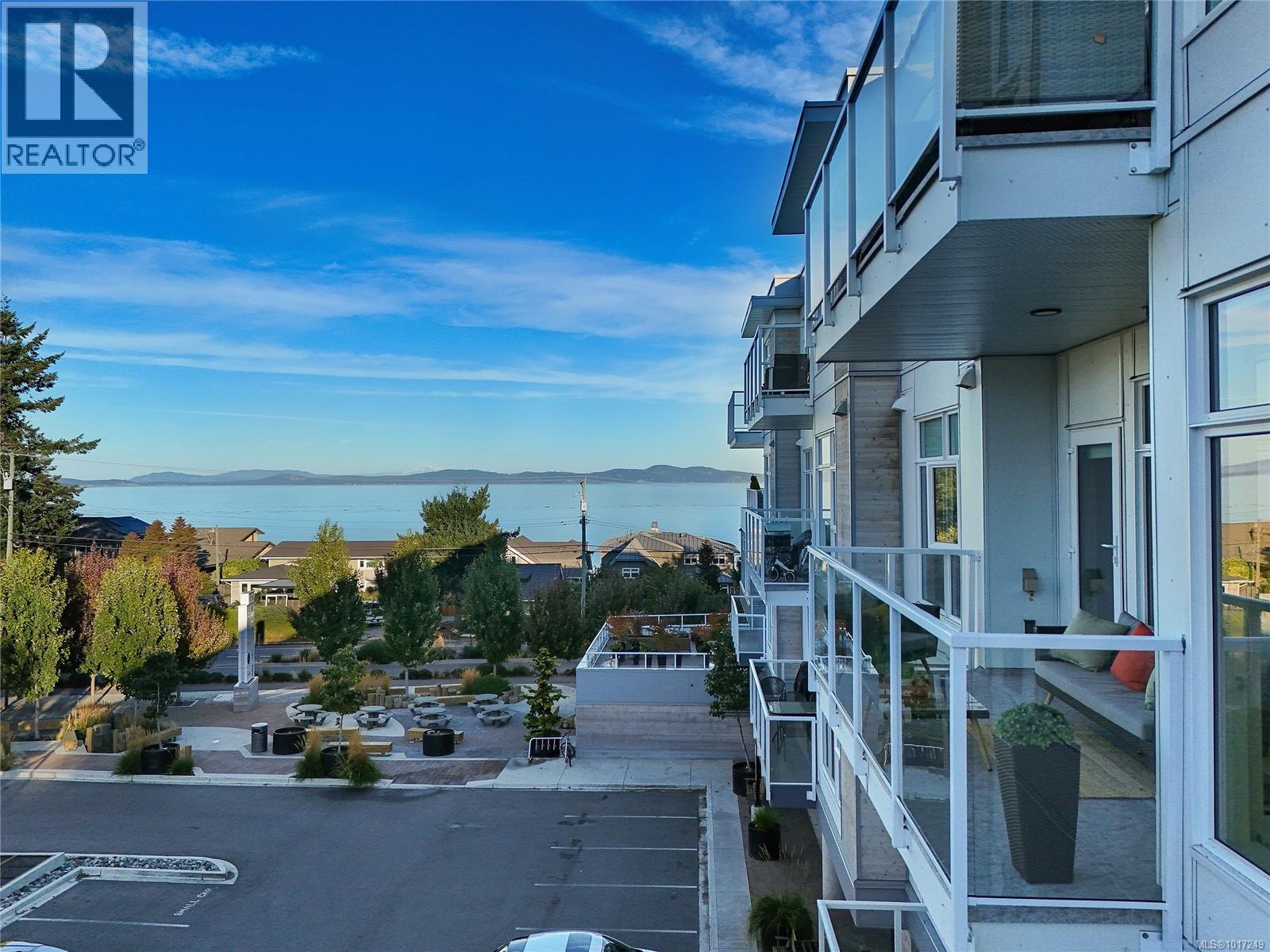 302 5118 Cordova Bay Road, Saanich