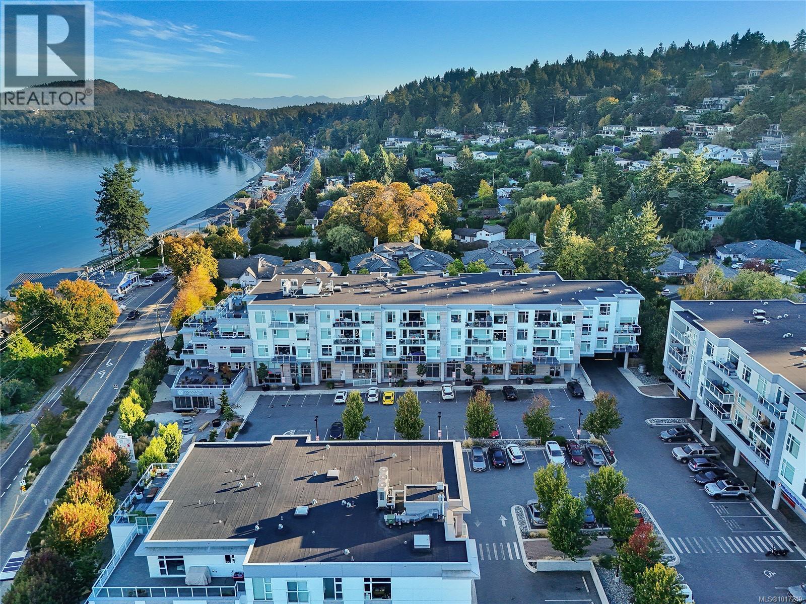 302 5118 Cordova Bay Road, Saanich