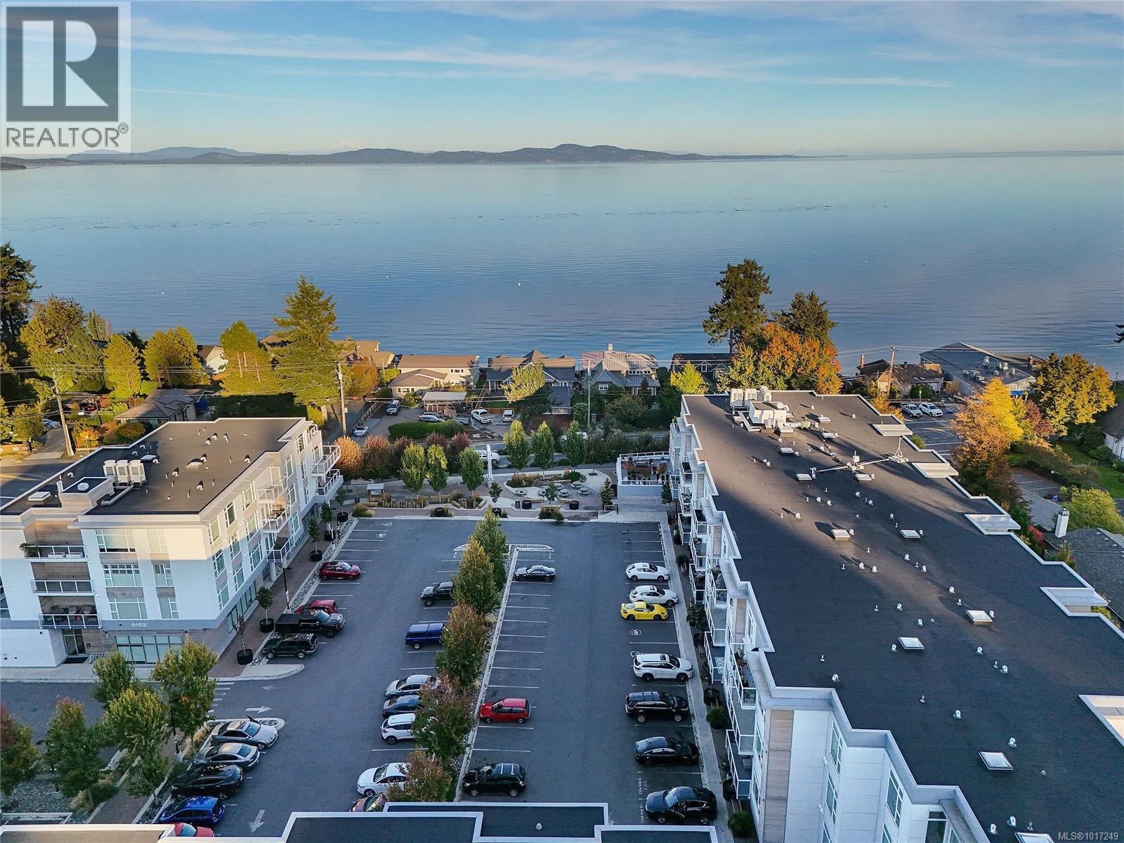 302 5118 Cordova Bay Road, Saanich