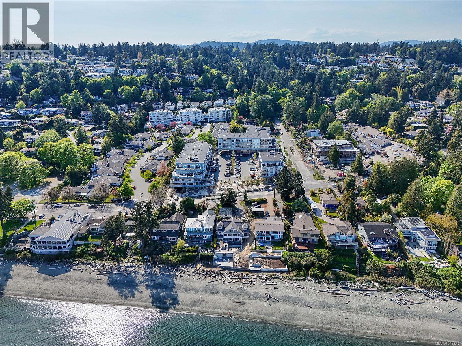 302 5118 Cordova Bay Road, Saanich