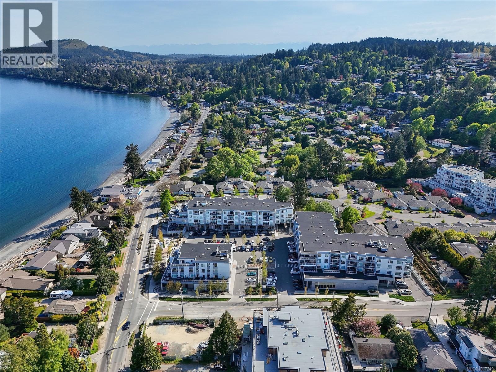 302 5118 Cordova Bay Road, Saanich