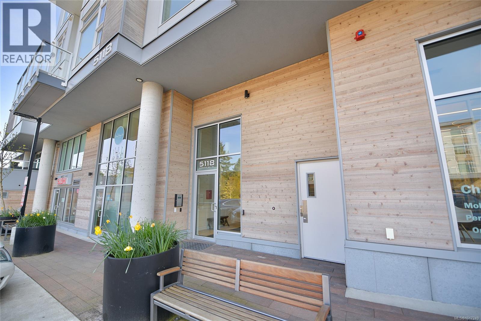 302 5118 Cordova Bay Road, Saanich