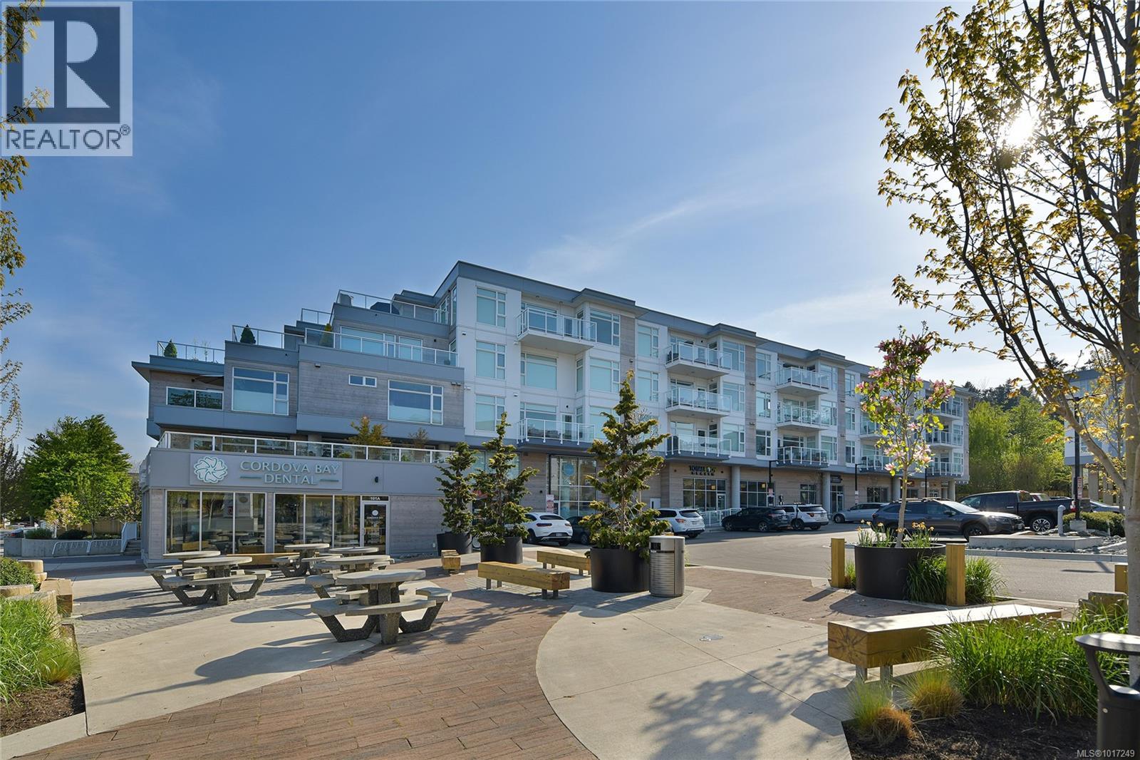 302 5118 Cordova Bay Road, Saanich