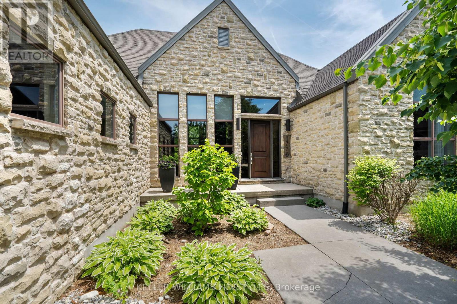 649 VALLEYSTREAM WALK - 1