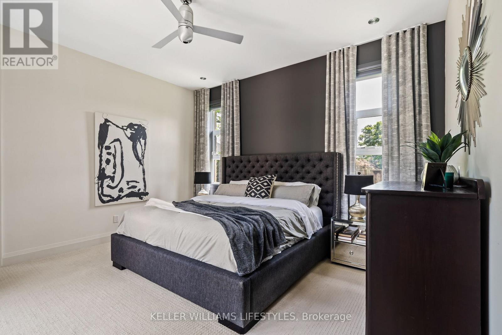 649 VALLEYSTREAM WALK - 22