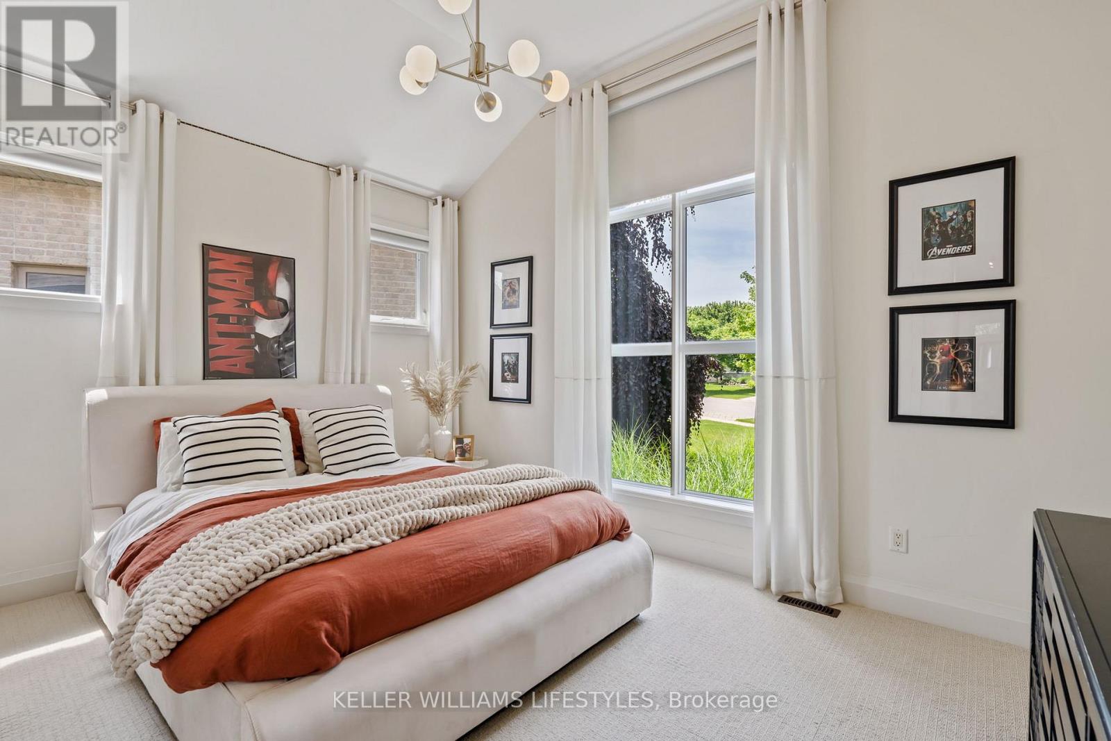 649 VALLEYSTREAM WALK - 25