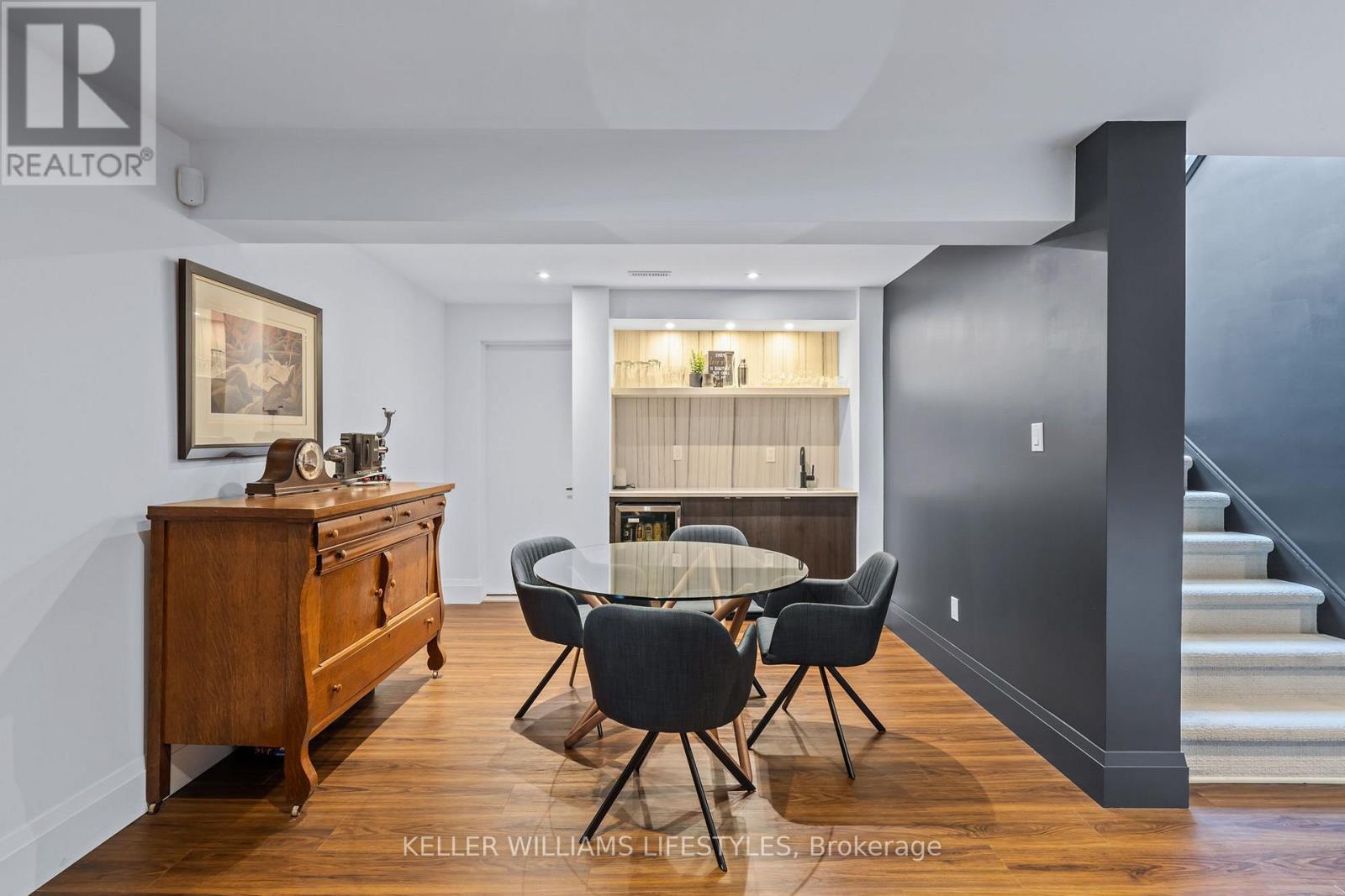649 VALLEYSTREAM WALK - 30