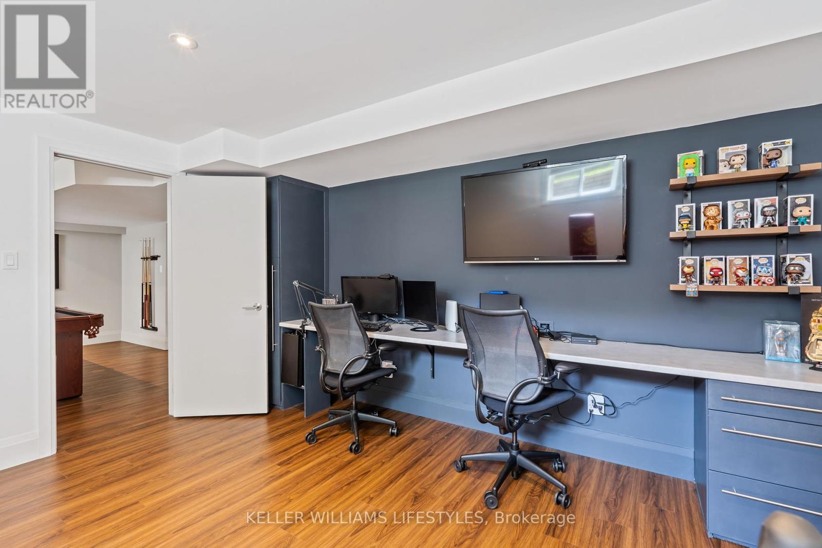 649 VALLEYSTREAM WALK - 36