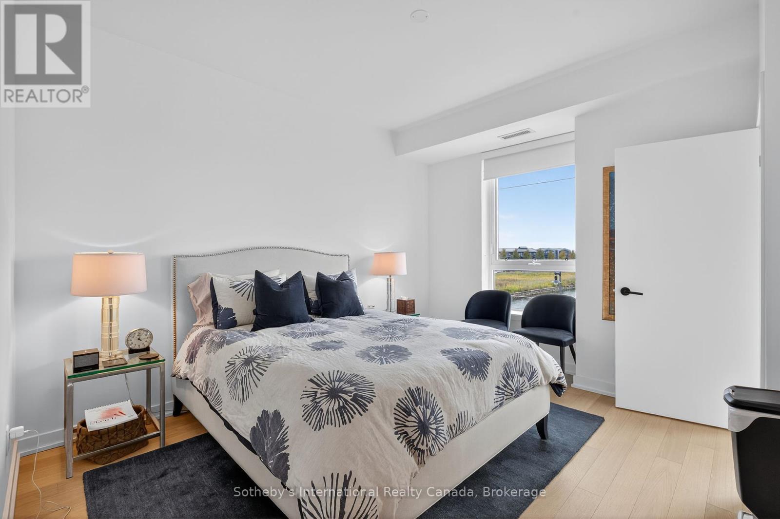 #224 31 HURON STREET - 20