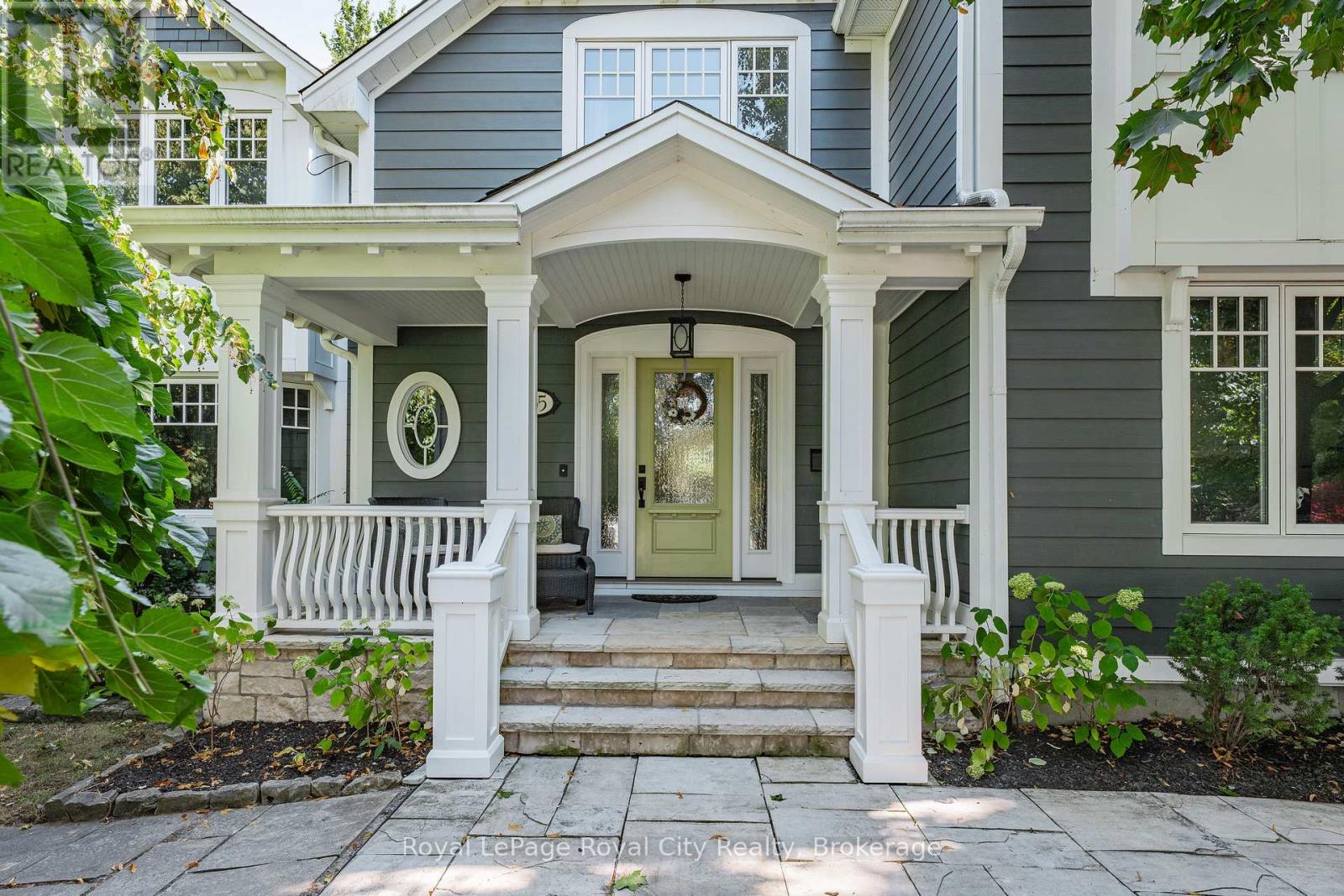 35 MONTICELLO CRESCENT