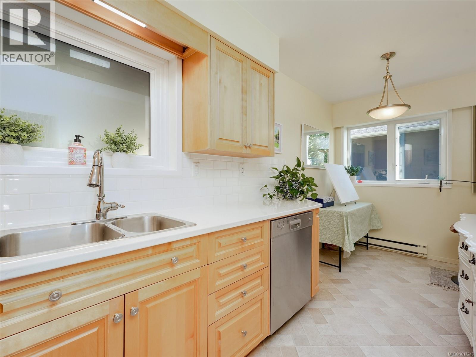 103 1540 Dallas Road, Victoria