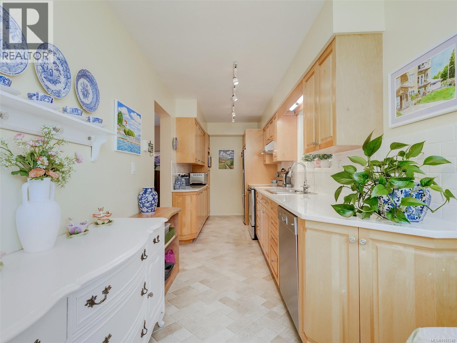 103 1540 Dallas Road, Victoria