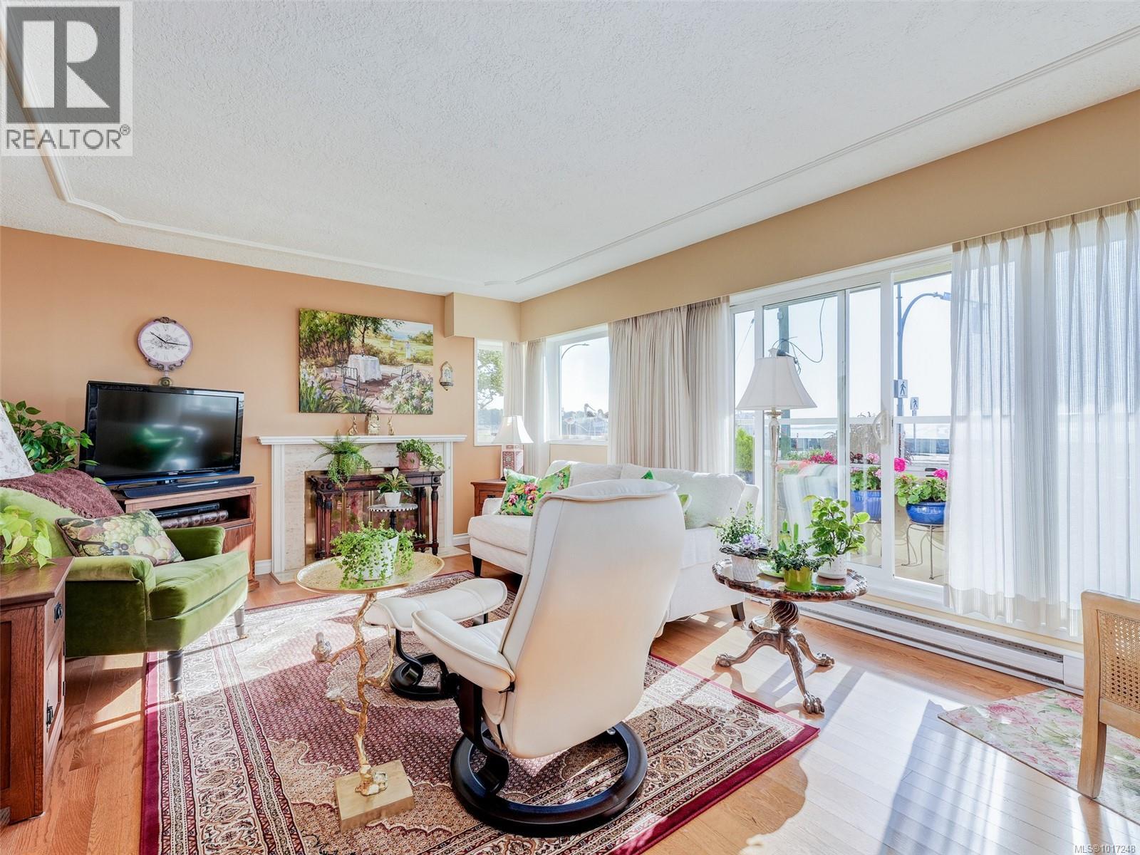 103 1540 Dallas Road, Victoria