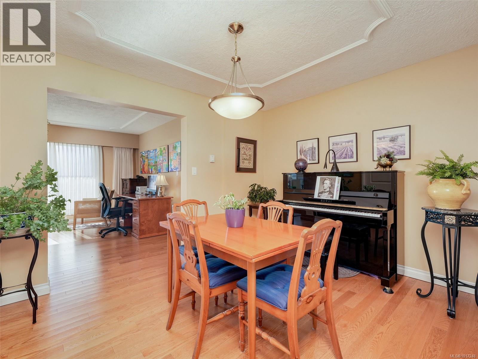 103 1540 Dallas Road, Victoria