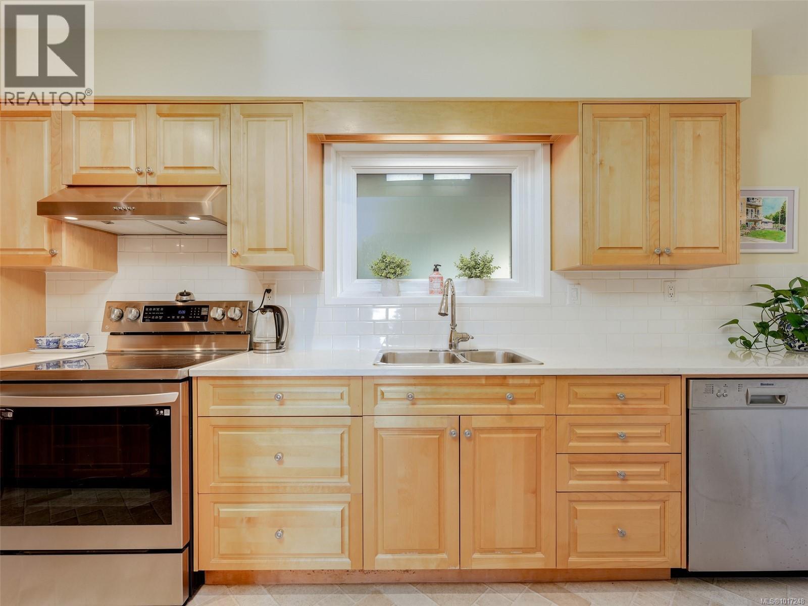 103 1540 Dallas Road, Victoria