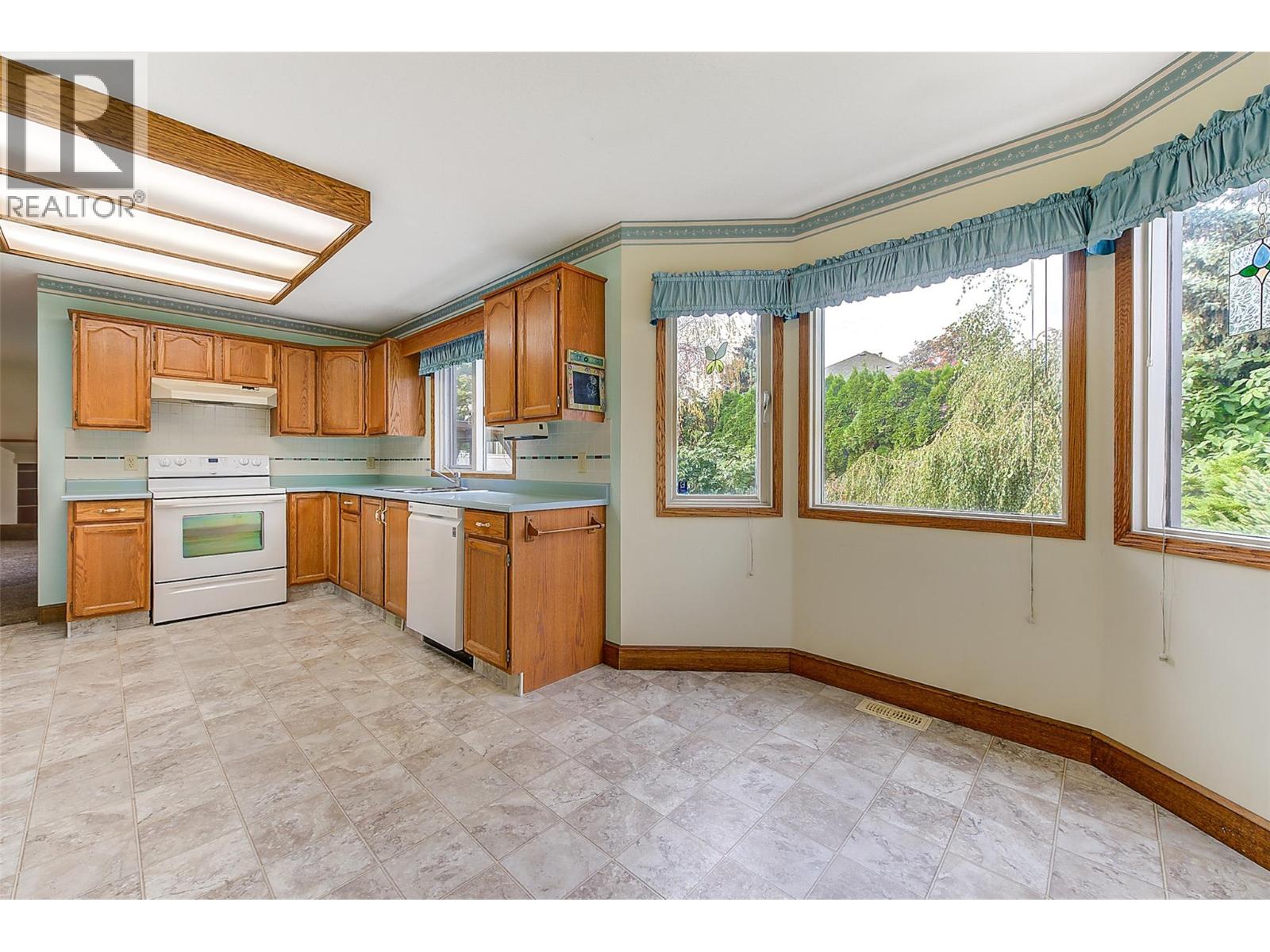  893 Mission Springs Crescent, Kelowna