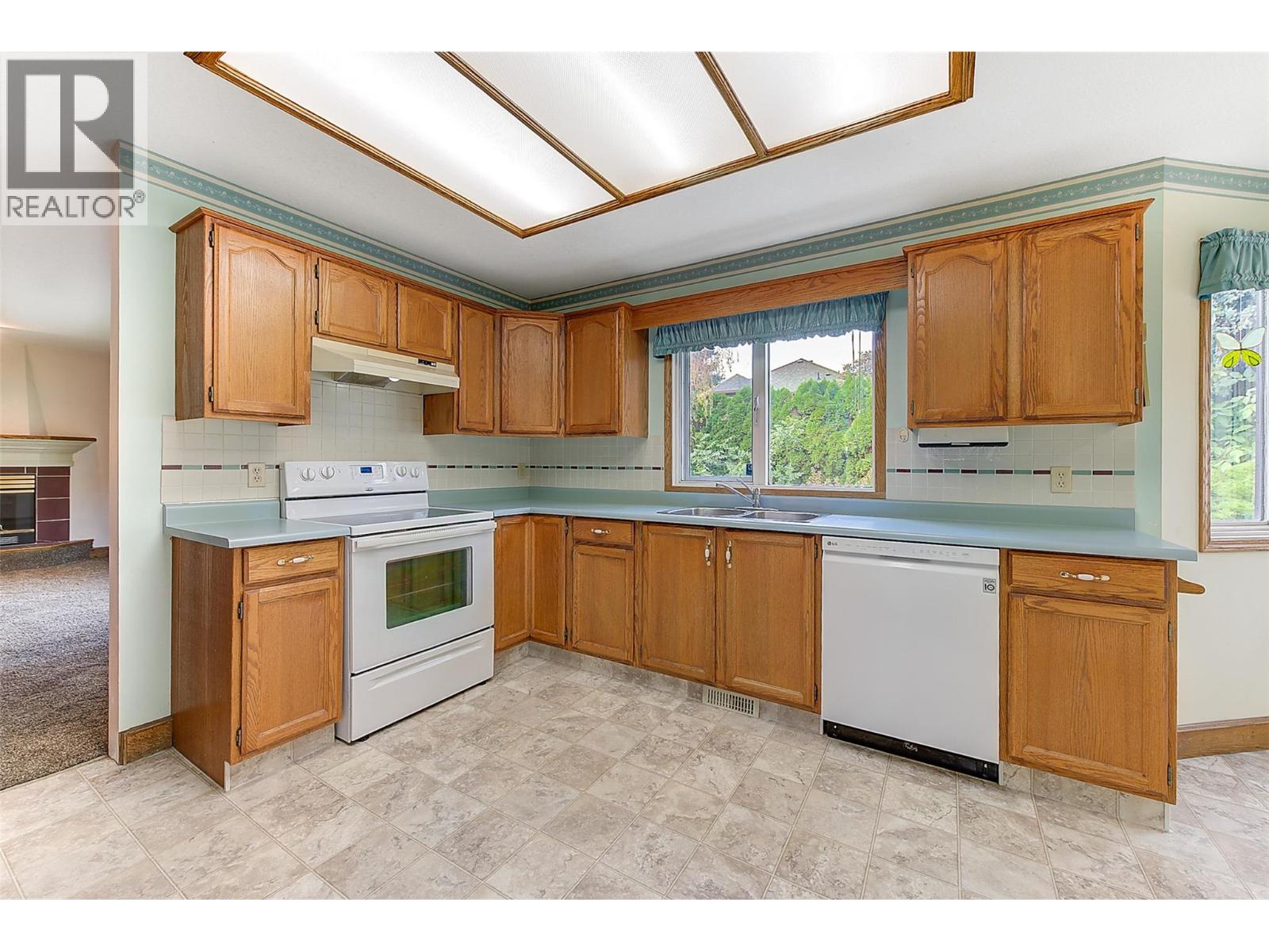  893 Mission Springs Crescent, Kelowna